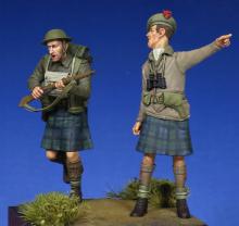 Scottish Black Watch Officer & Soldier WW II - 2.